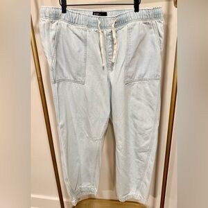 Gap Pull On Tie Barrel Jeans